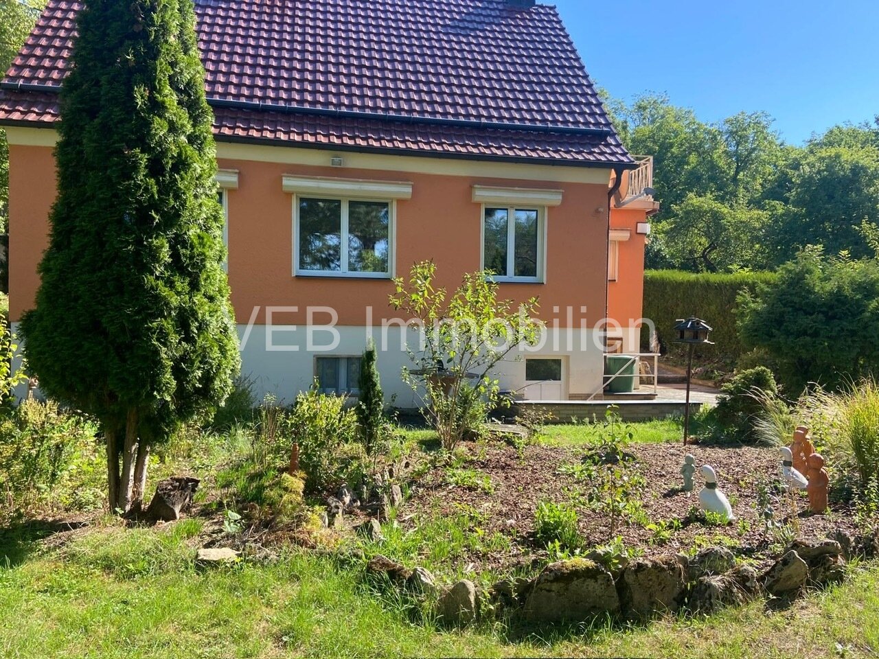 Tolles Einfamilienhaus mit großem Grundstück, Doppelgarage & traumhafte Lage im Grünen. Tolles Einfamilienhaus mit großem Grundstück, Doppelgarage & traumhafte Lage im Grünen.