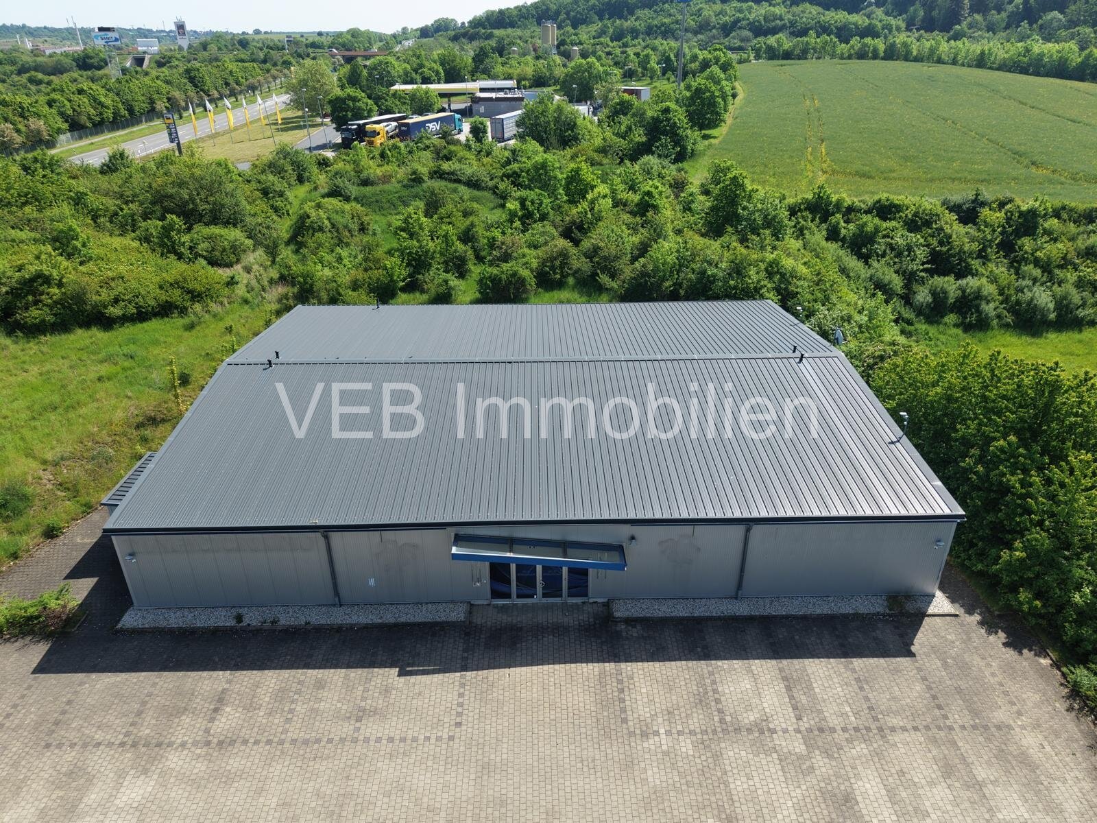 FLEXIBLES FLÄCHENWUNDER MIT POTENZIAL – 800 m² GEWERBE- UND LAGERFLÄCHE IM SAALE-HOLZLAND-KREIS ZU VERMIETEN. FLEXIBLES FLÄCHENWUNDER MIT POTENZIAL – 800 m² GEWERBE- UND LAGERFLÄCHE IM SAALE-HOLZLAND-KREIS ZU VERMIETEN.